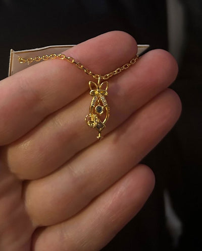A Kraymer necklace in hand, from a customer’s review