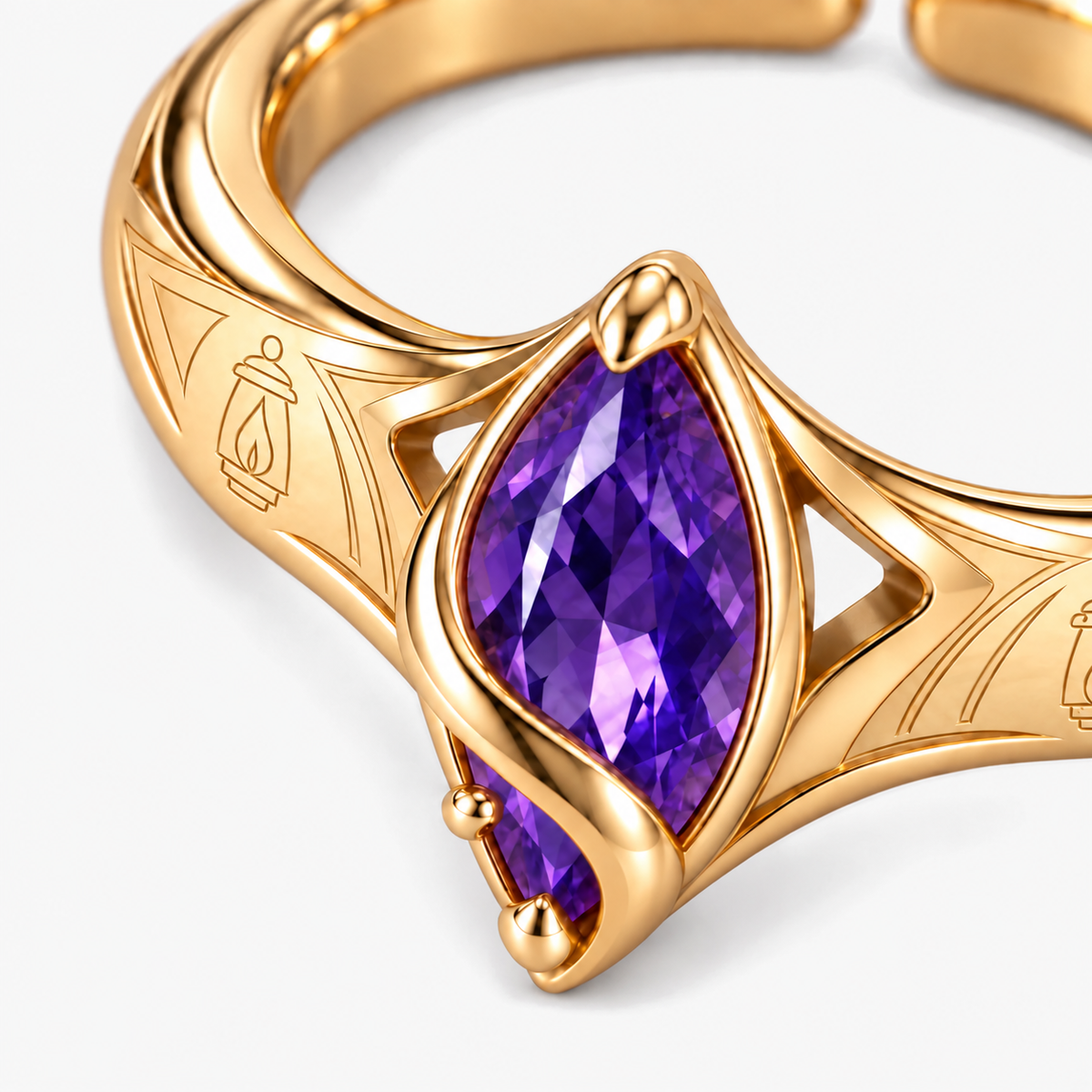 Flins Ring in gold, close-up of fine engraved detailing