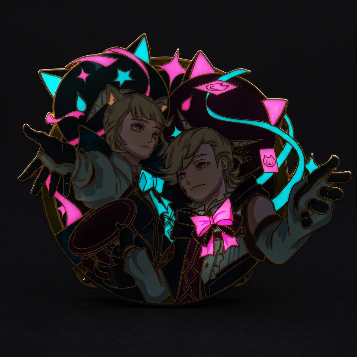 Glow-in-the-dark effect of Lyney x Lynette Glow-in-Dark Enamel Pin, Kraymer Art