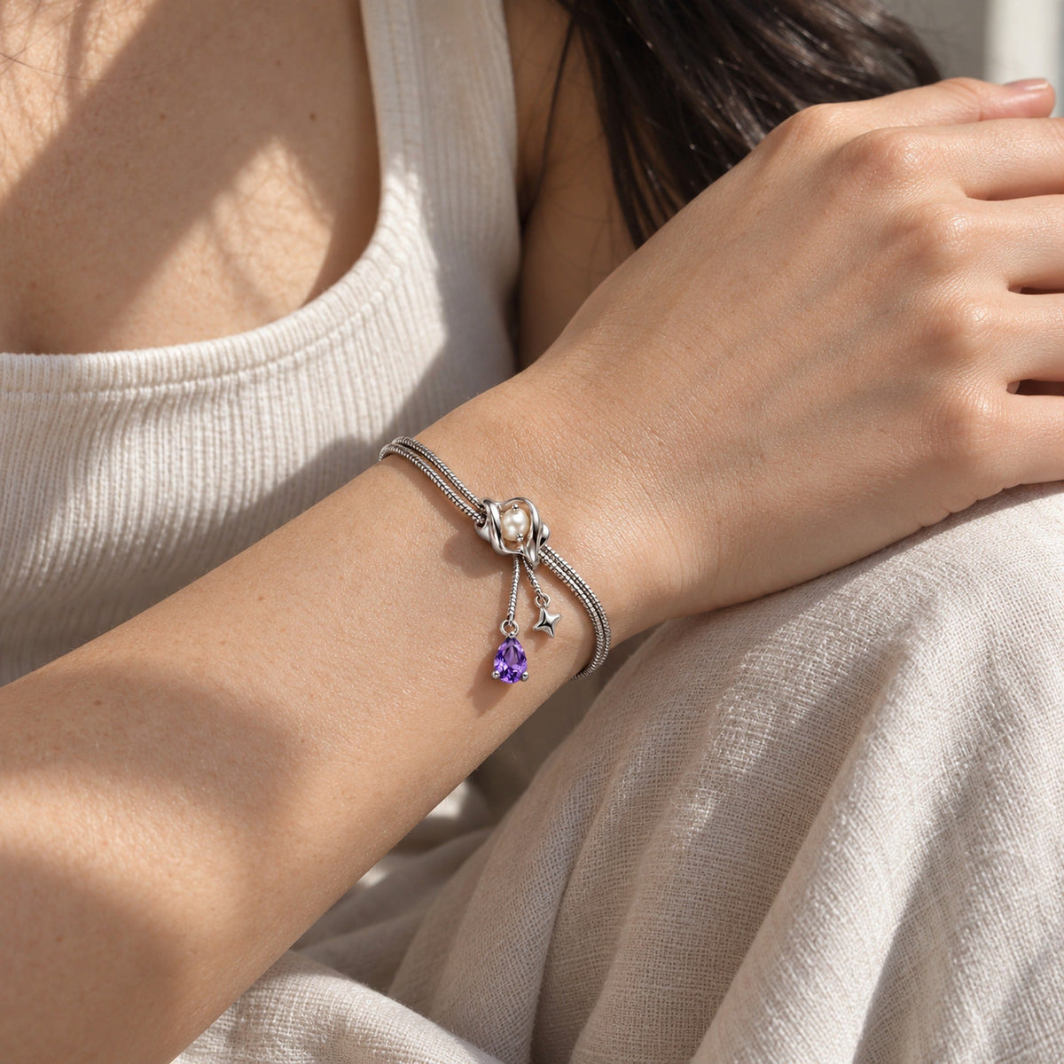 After the Dance Full Collection in silver, the bracelet worn
