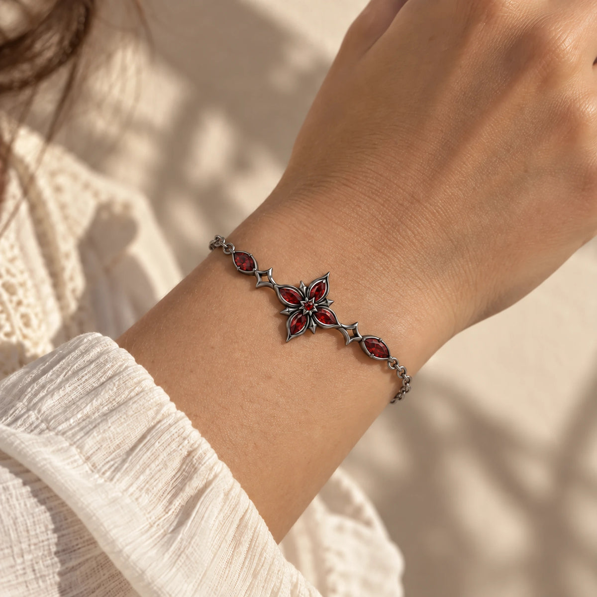 Arlecchino Bracelet in black worn on the wrist