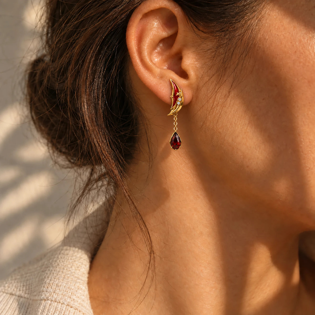 Arlecchino Earrings in gold, worn on a model