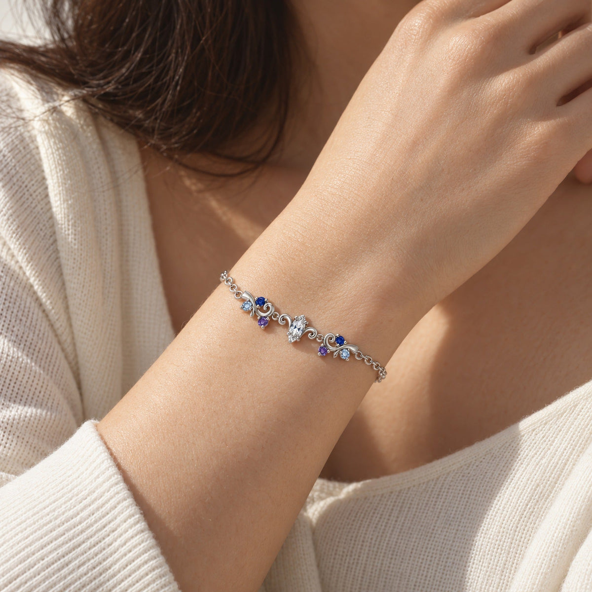 Blue Composure Full Collection in silver, the bracelet worn