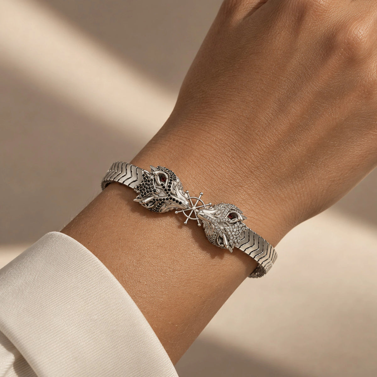 Divine Dogs Bracelet - model silver
