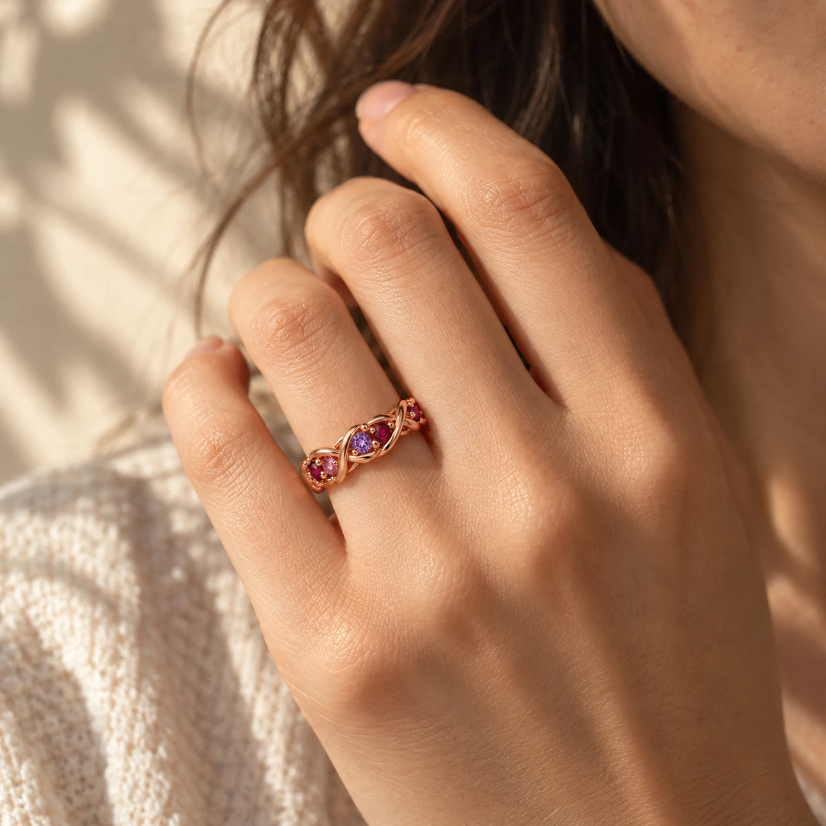 Durin Ring in rose gold worn on the hand