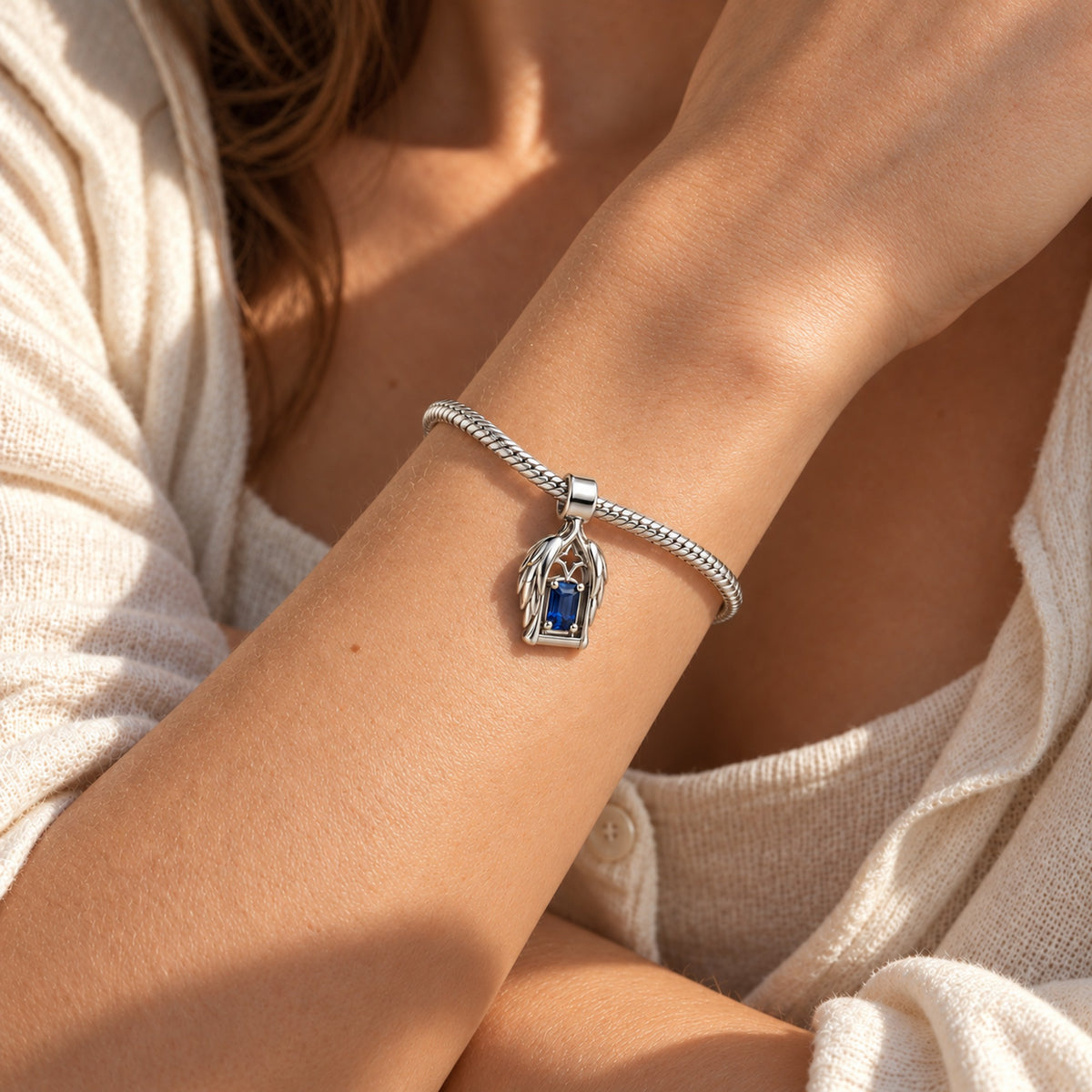 Eagle Full Collection in silver, the charm worn