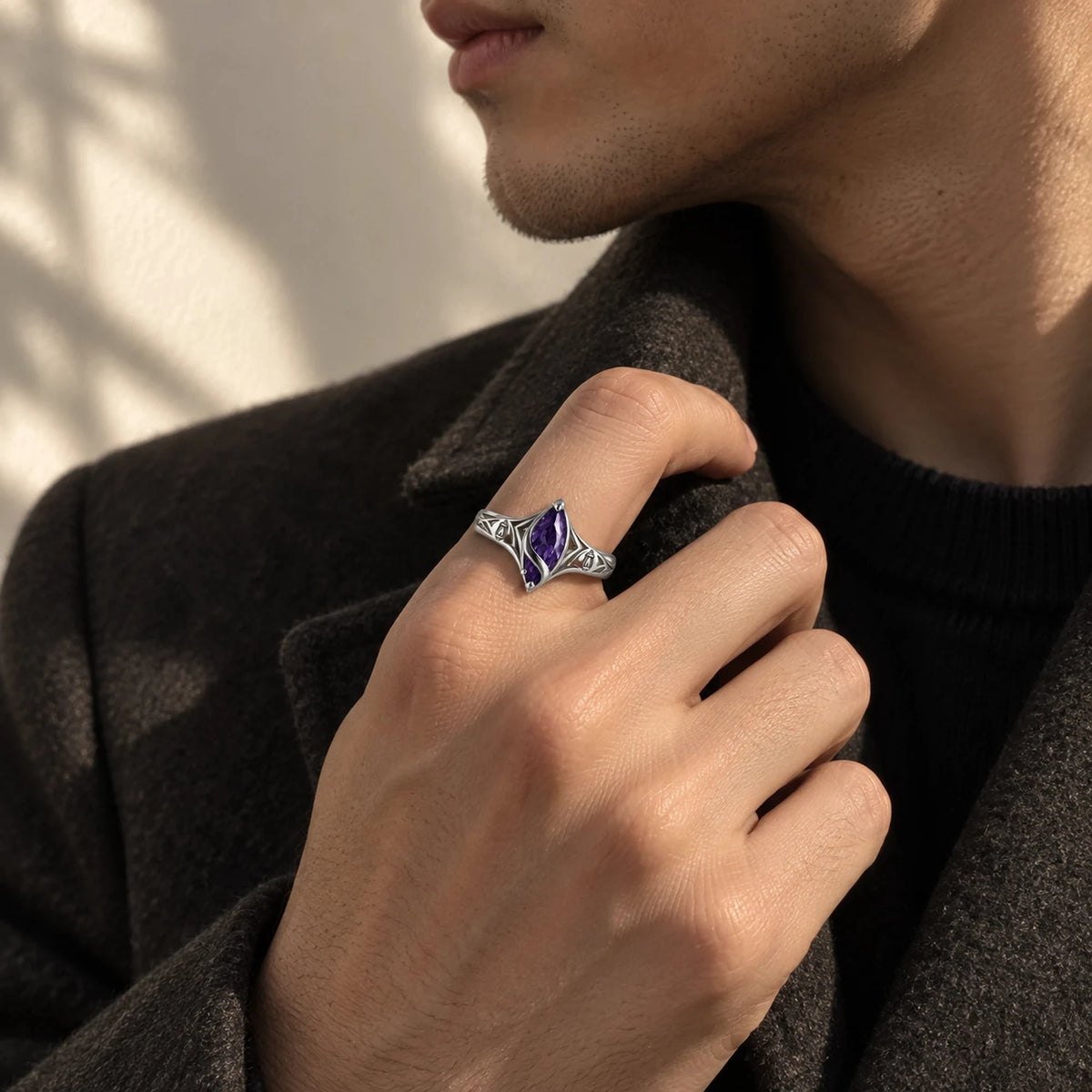 Flins Ring in silver worn on a man's hand