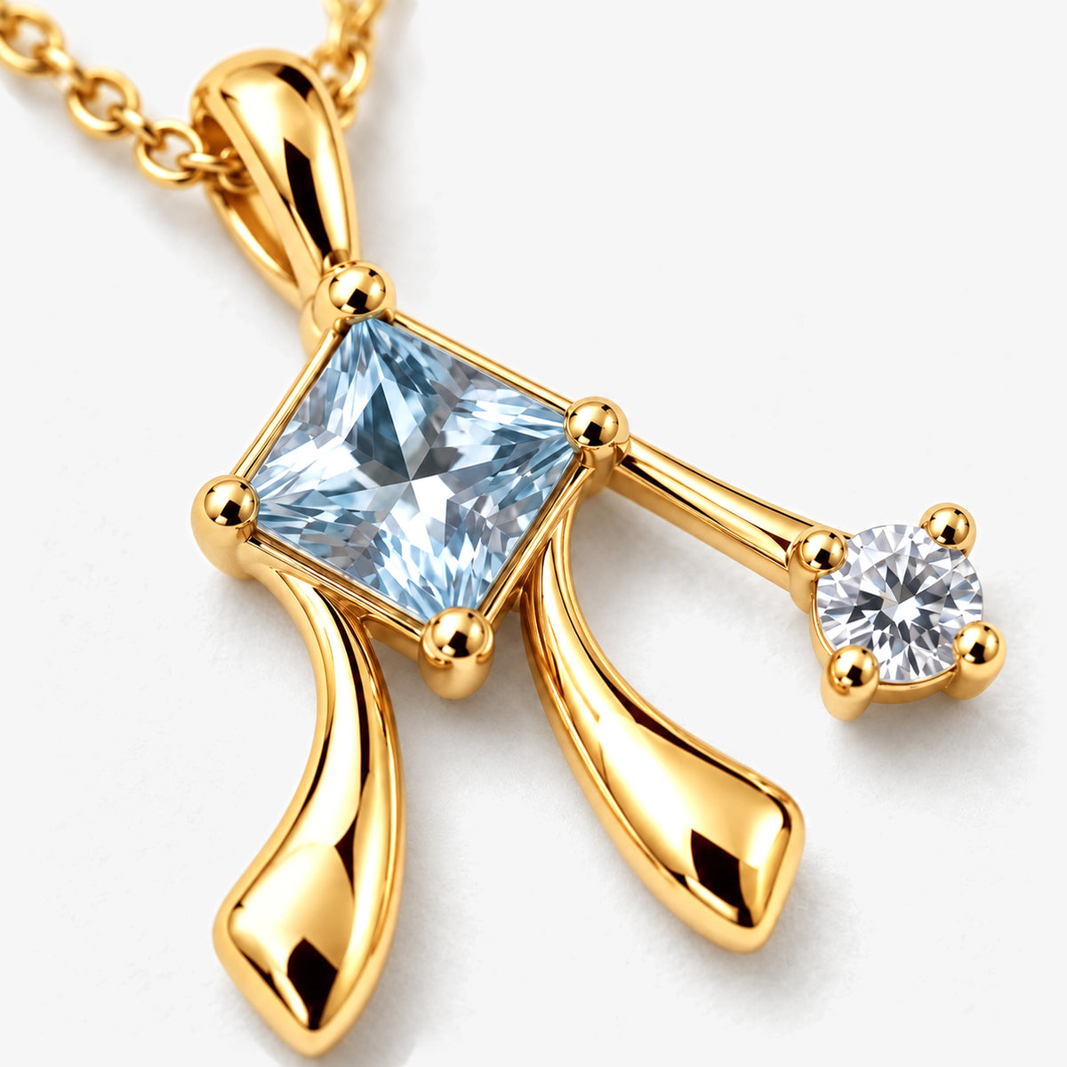 Frost Path Necklace in gold, close-up
