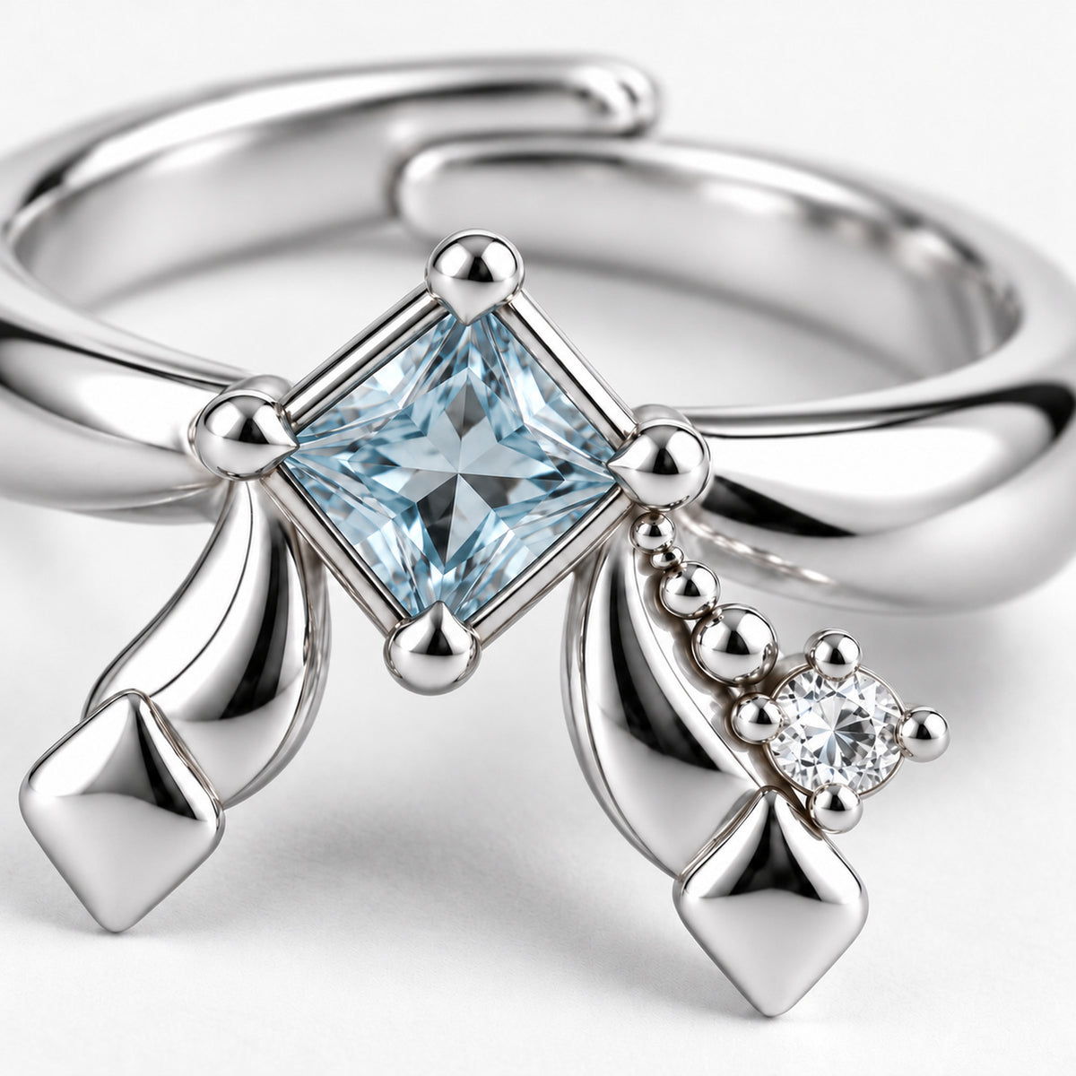 Frost Path Ring in silver, close-up