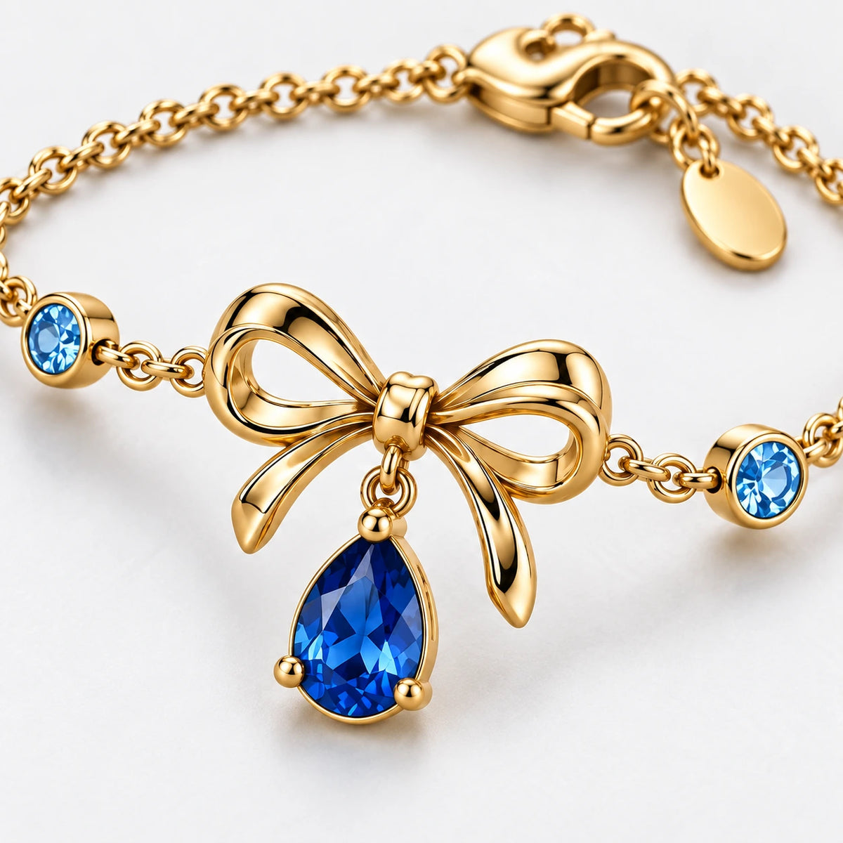 Furina Bracelet, macro gold