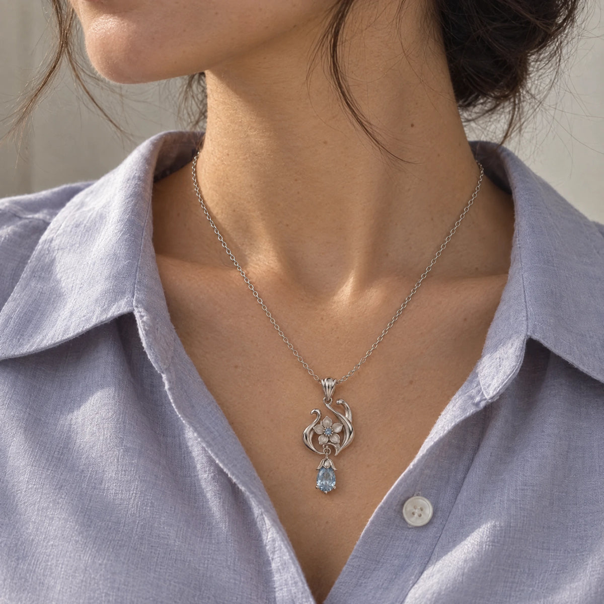 Ganyu Necklace in silver worn on the neck