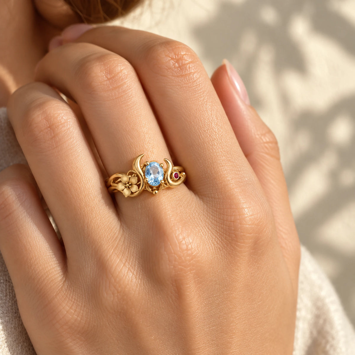 Ganyu Ring in gold worn on the hand