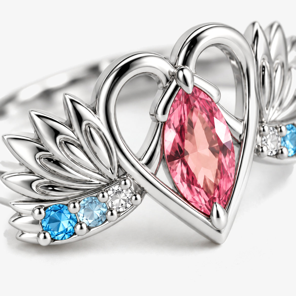 Grace Fin Ring in silver, close-up