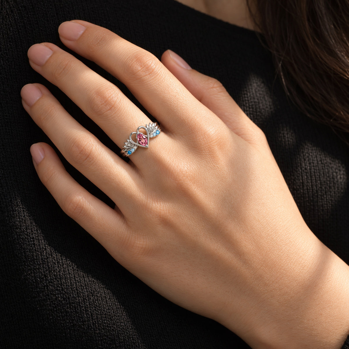 Grace Fin Ring in silver, worn
