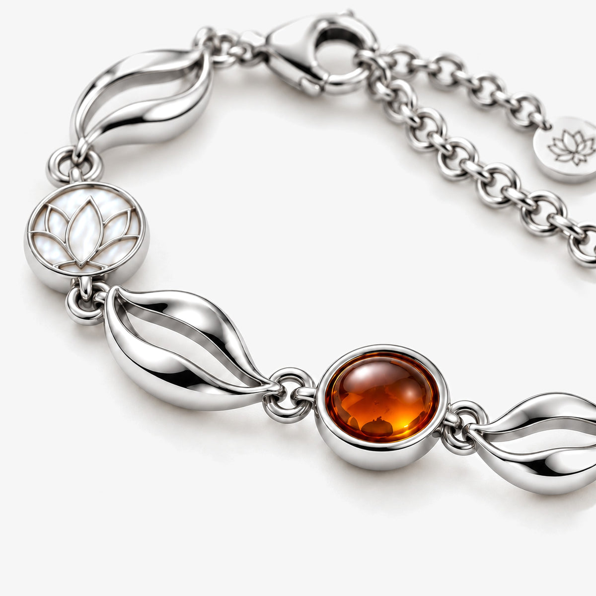 Lotus Tea Amber Bracelet in silver, close-up
