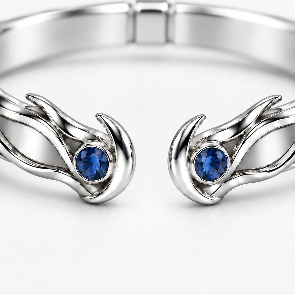 Neuvillette Bracelet in silver, close-up of the dragon-horn ends