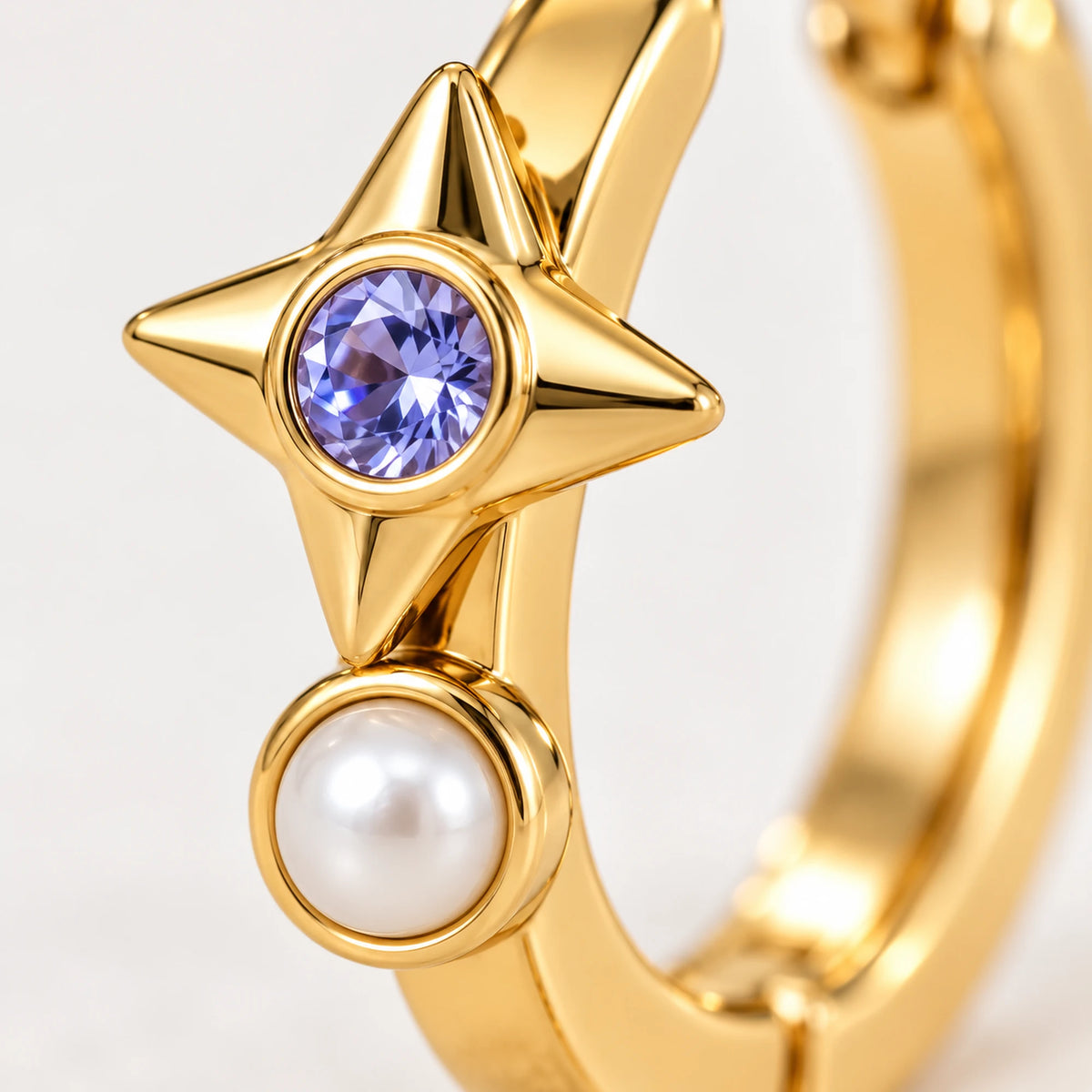 Robin Orbit Halo Huggie, close-up of the star and pearl