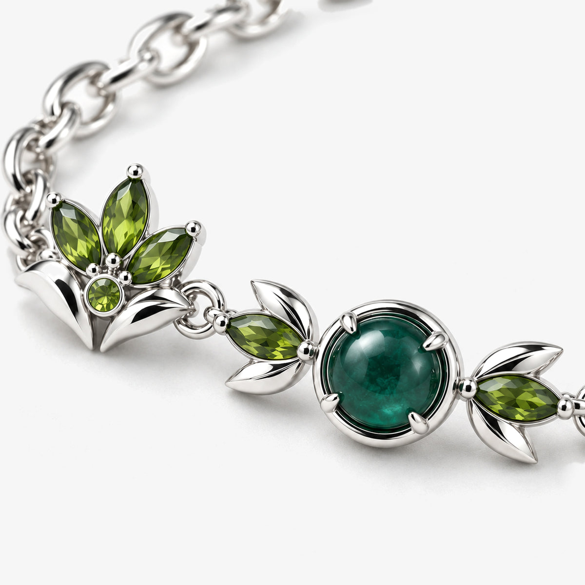 Seed Bloom Bracelet in silver, close-up