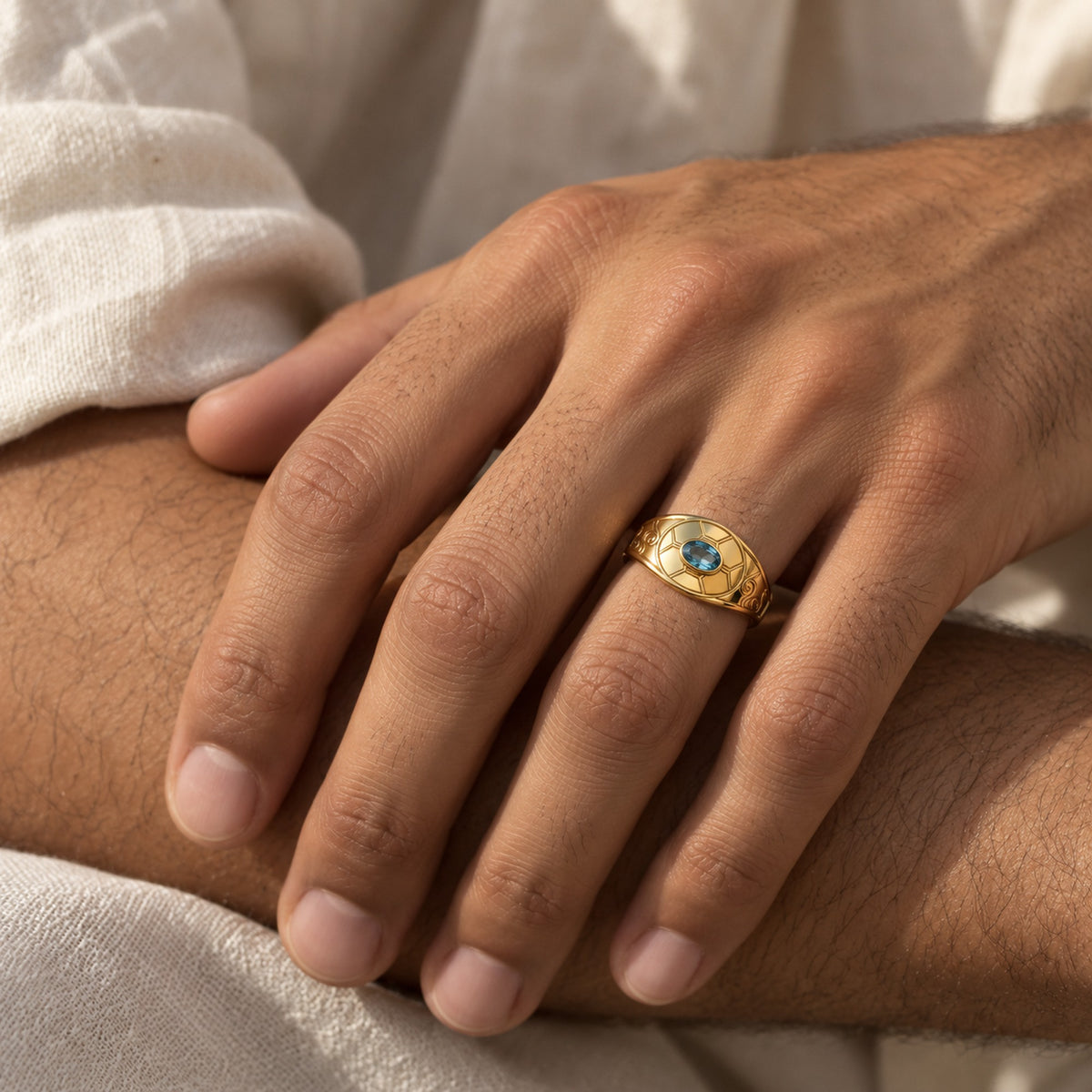 Bubble Shell Ring in gold, worn