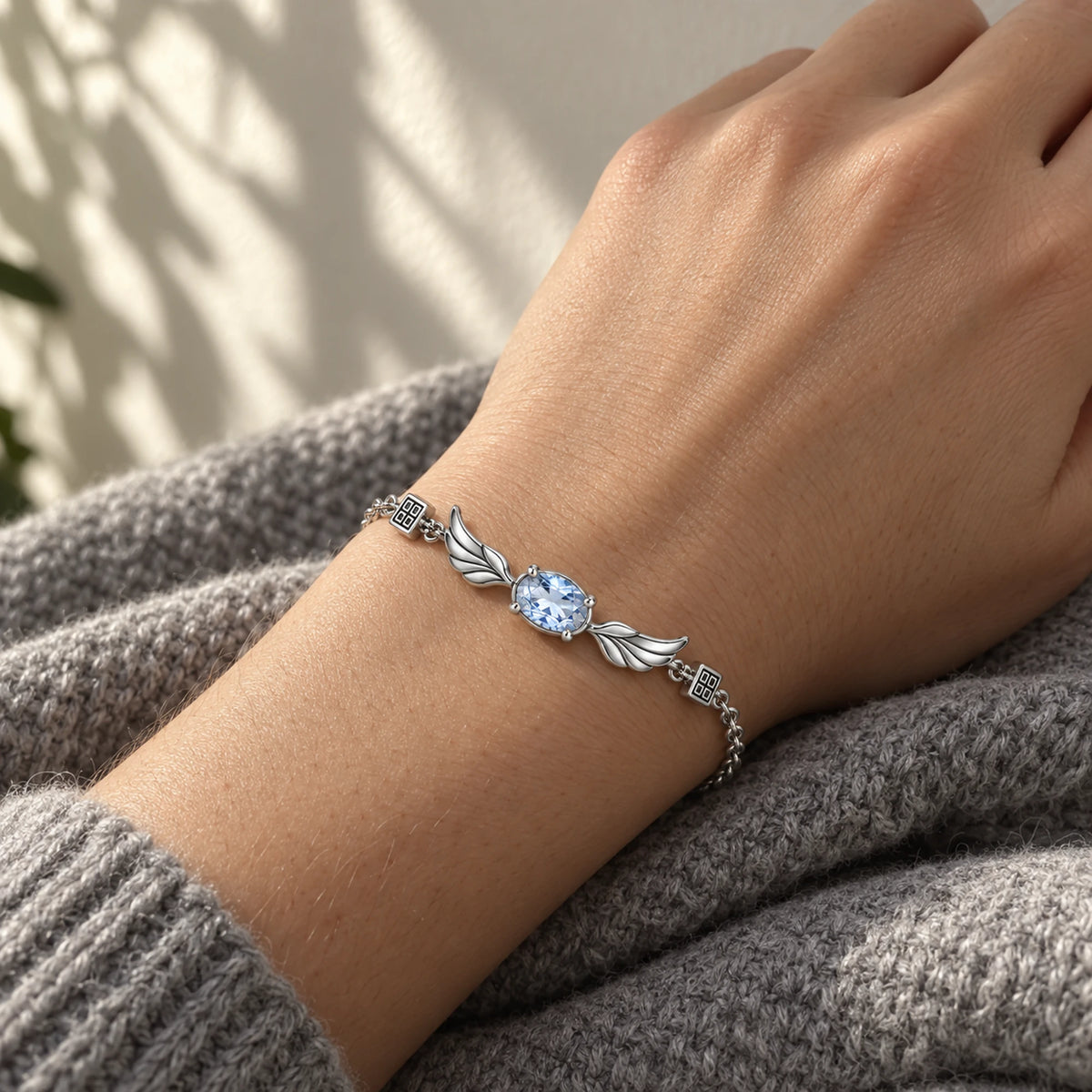 Shenhe Bracelet worn, model photo