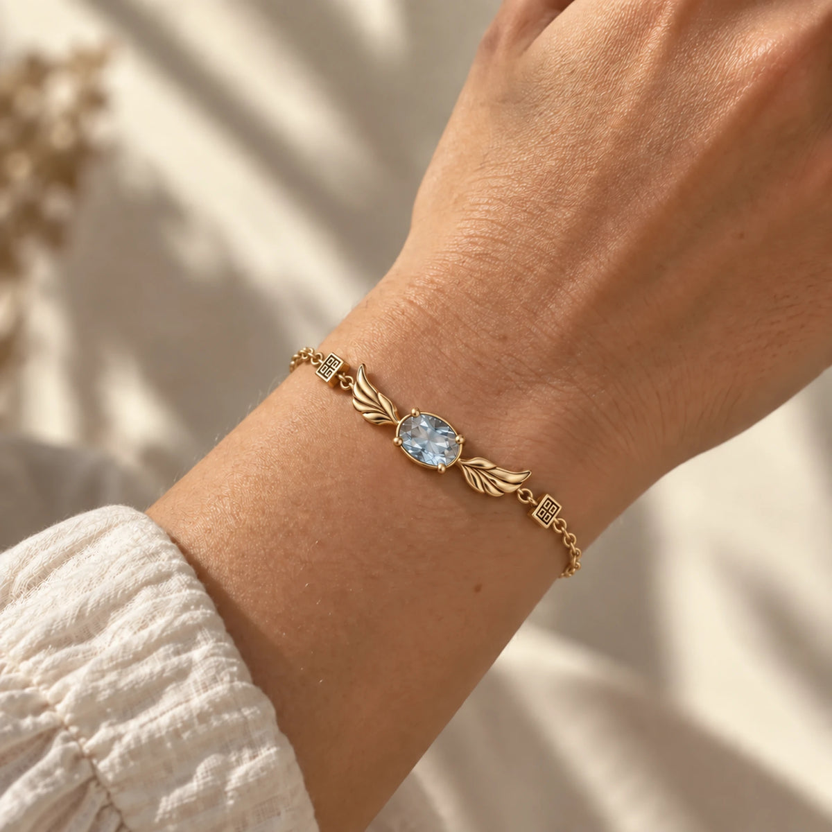 Shenhe Bracelet in gold worn on the wrist