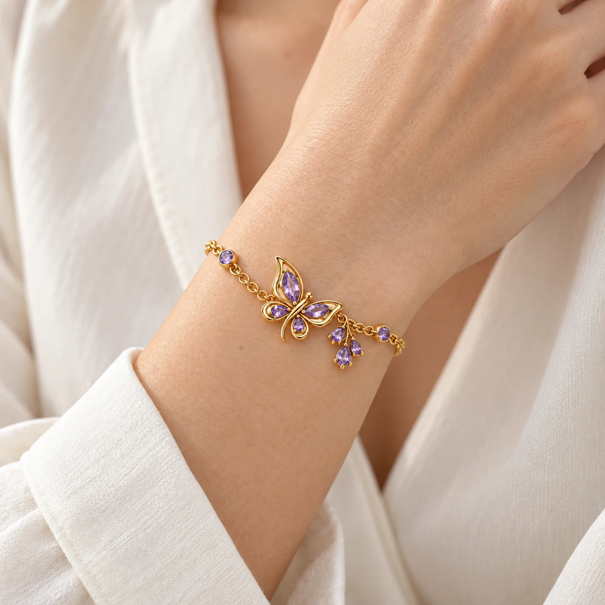 Shinobu Butterfly Bracelet, model gold