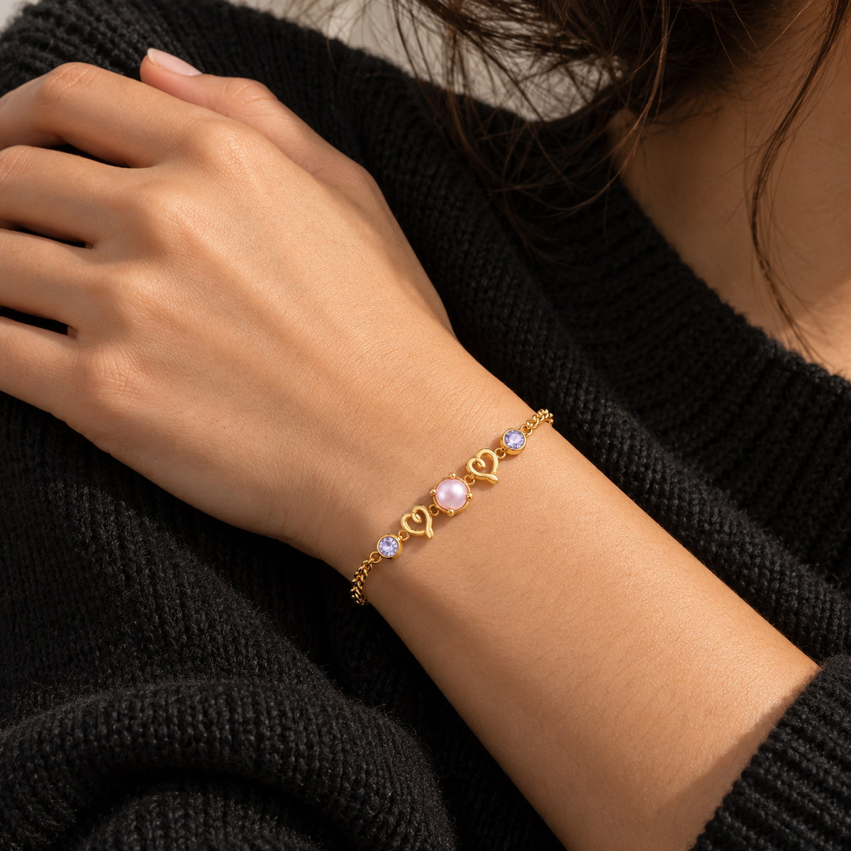 Tail Heart Bracelet in gold, worn