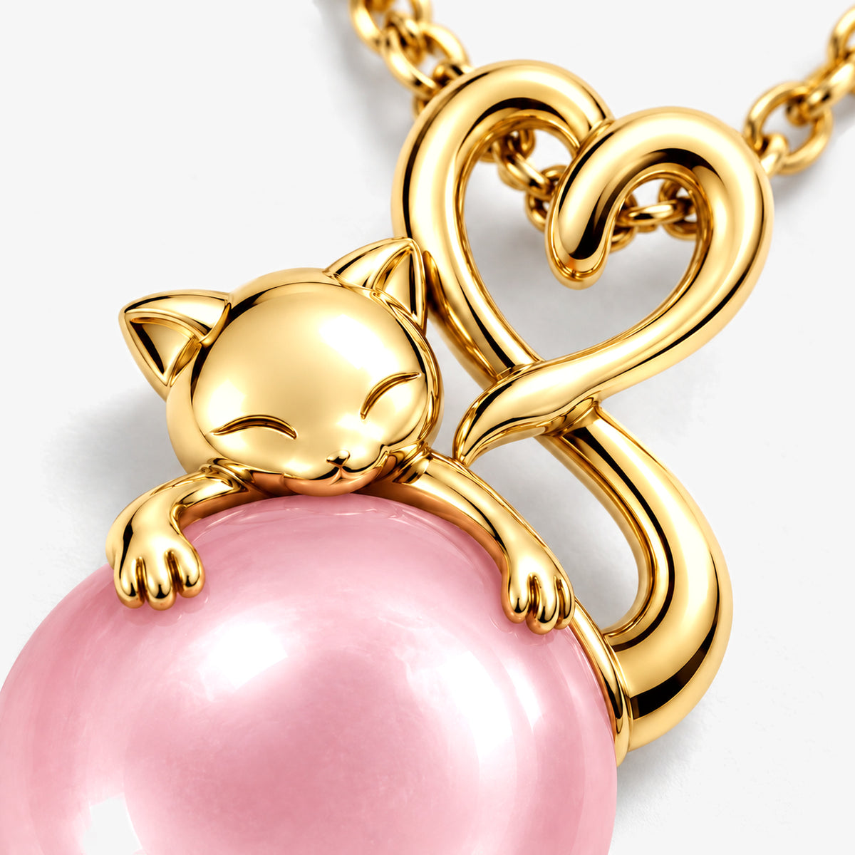 Tail Heart Necklace in gold, close-up