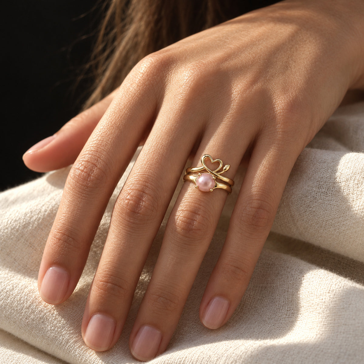 Tail Heart Ring Set in gold, worn
