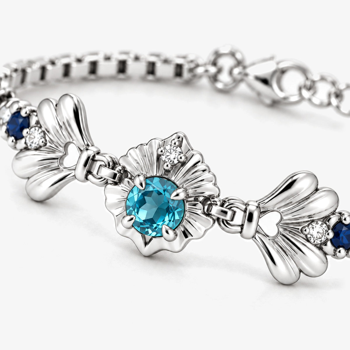 Tide Path Bracelet in silver, close-up