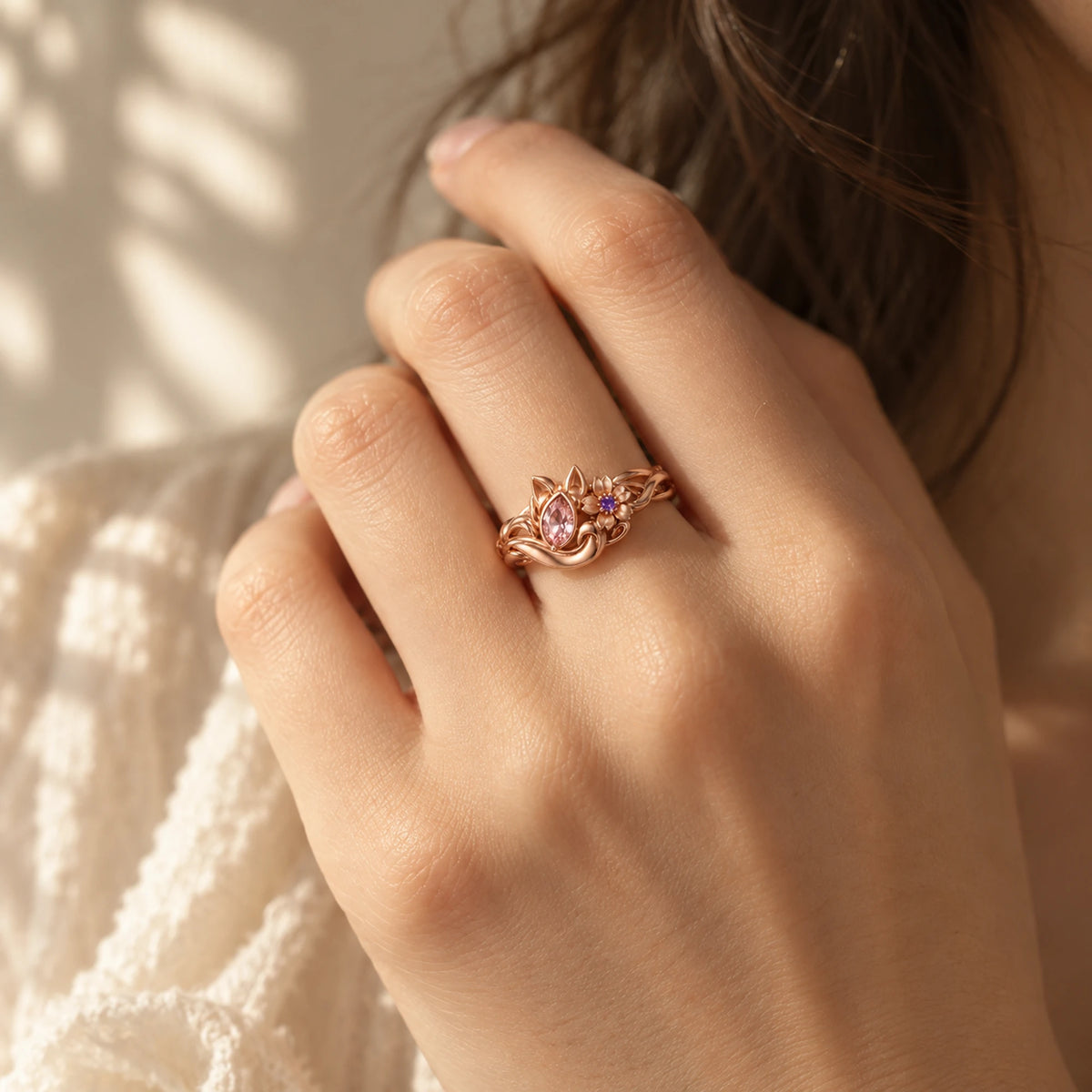 Yae Miko Ring in rose gold worn on the hand